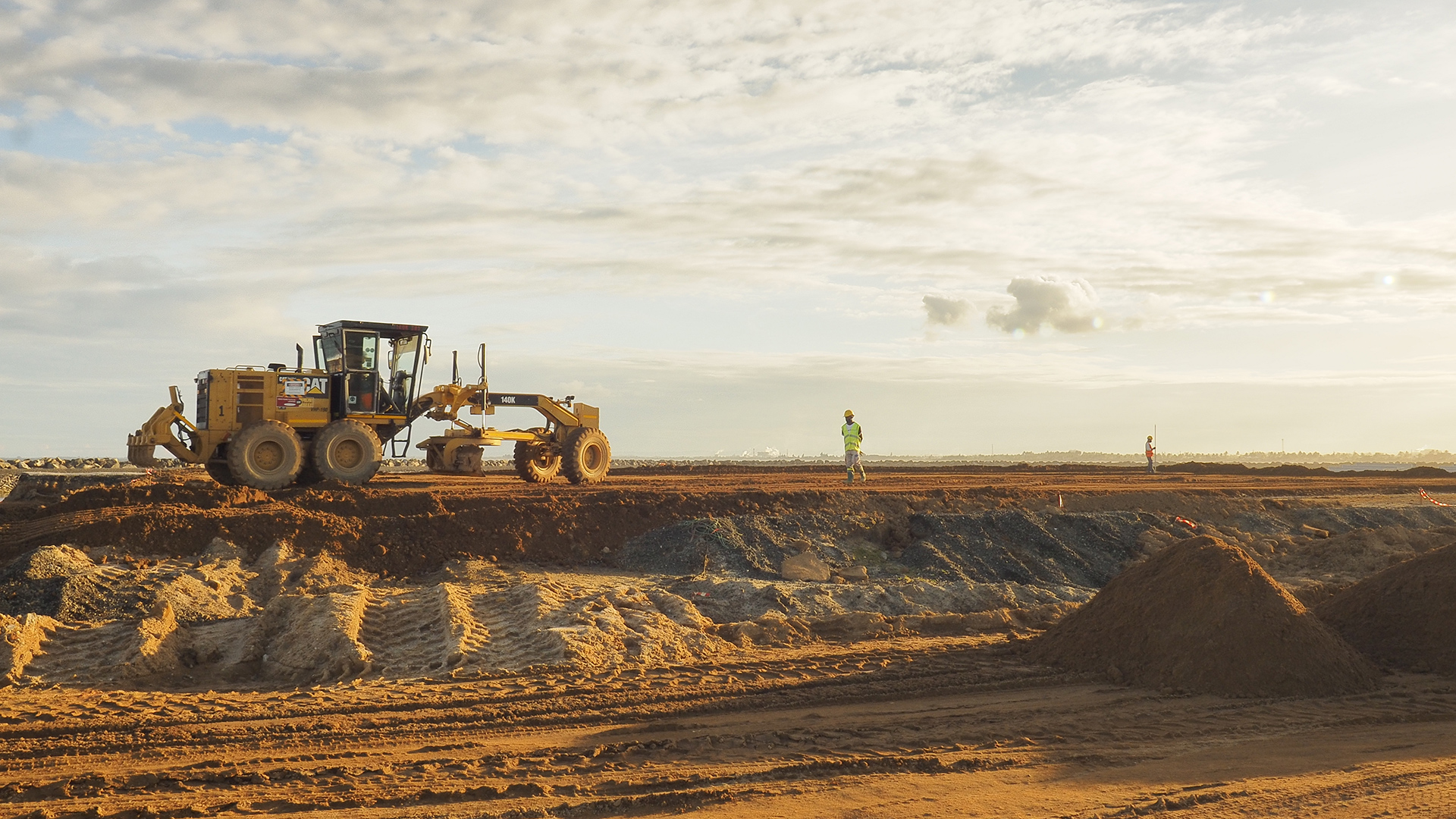 Mise en place d'un terre-plein de 10 ha sur le récif HASITE