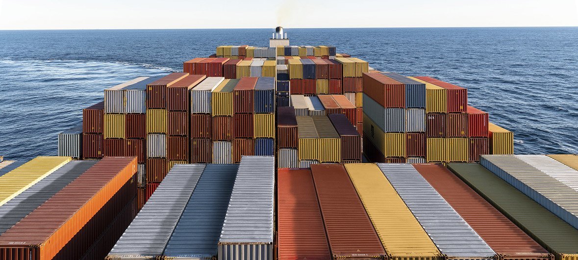 MSC shipping Des containers sur un cargo