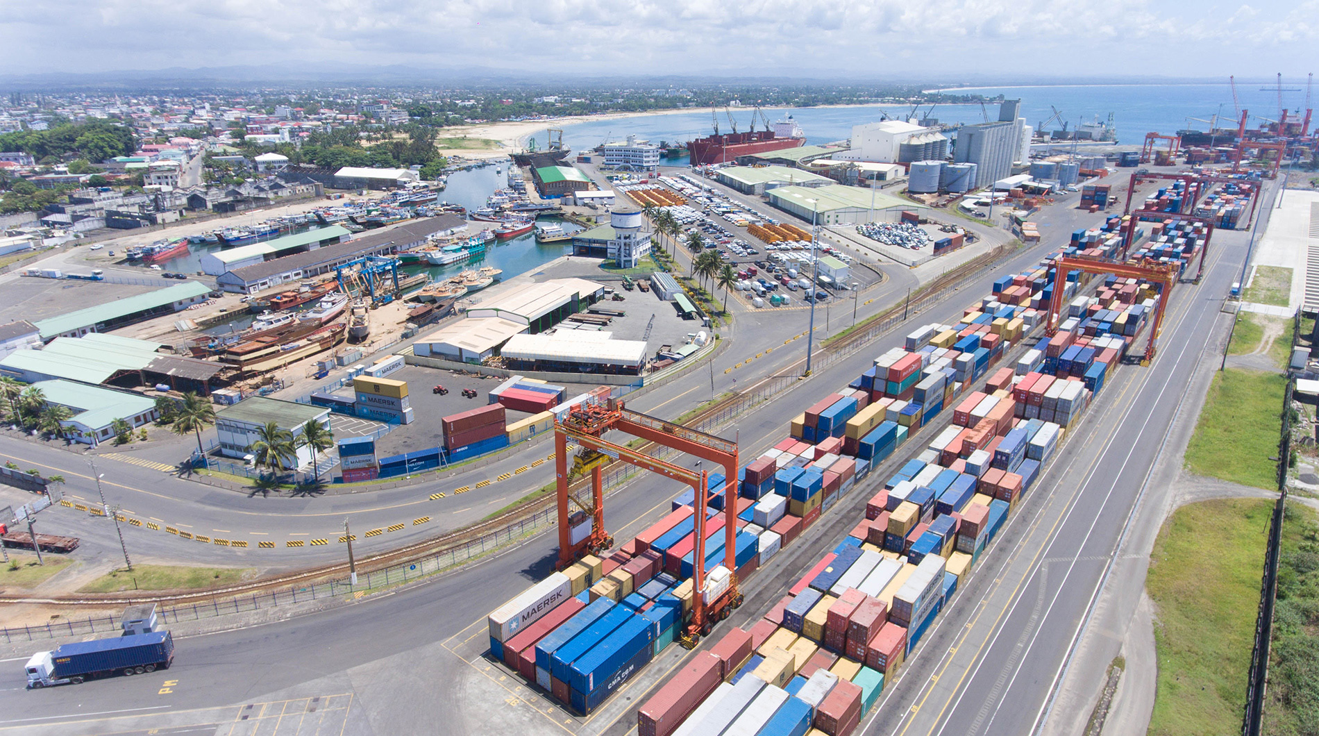 Installations flexibles et solutions sur mesure de transbordement de produits en vrac et de marchandises générales