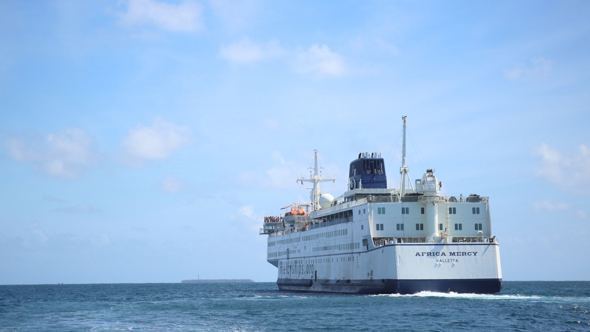 Le navire-hôpital AFRICA MERCY quitte le Port de Toamasina