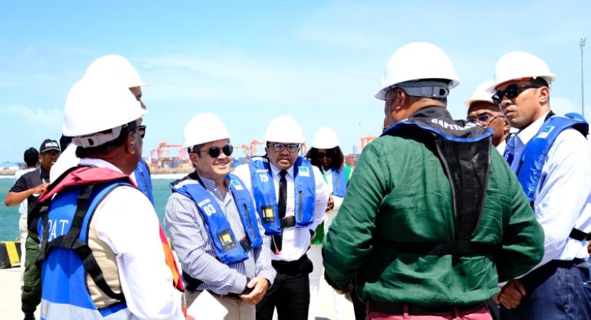 Visite du Ministre de l'Industrialisation et du Commerce était en visite au port de Toamasina