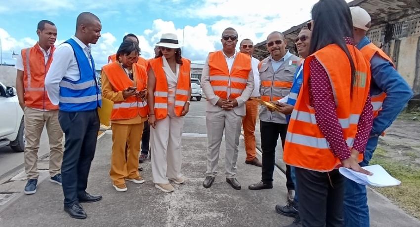 Visite des ponts bascules au port de toamasina par les deux ministres MTM et MEH