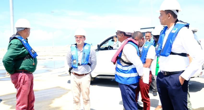 Visite du Ministre de l'Industrialisation et du Commerce était en visite au port de Toamasina