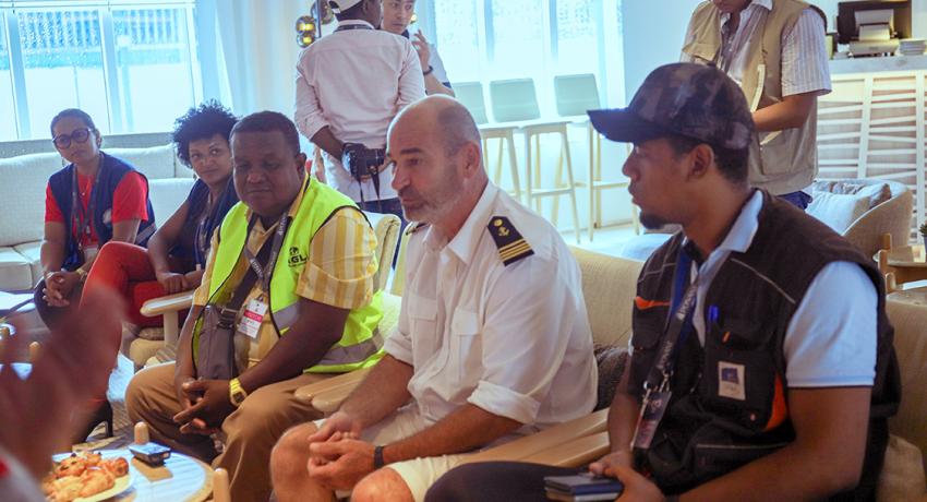 Le bateau DUMONT D'URVILLE débarque au Port de Toamasina 