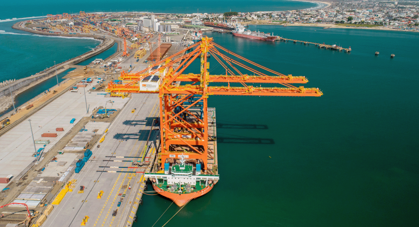 Arrivée des grues STS au port de Toamasina