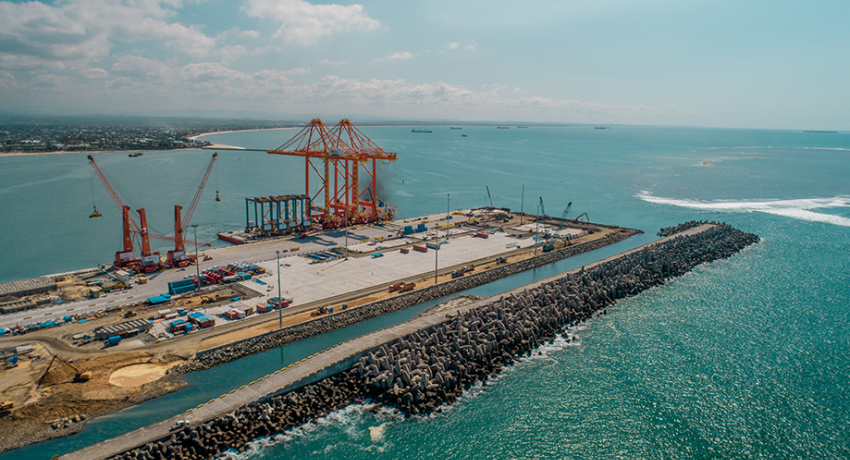 Arrivée des grues STS au port de Toamasina
